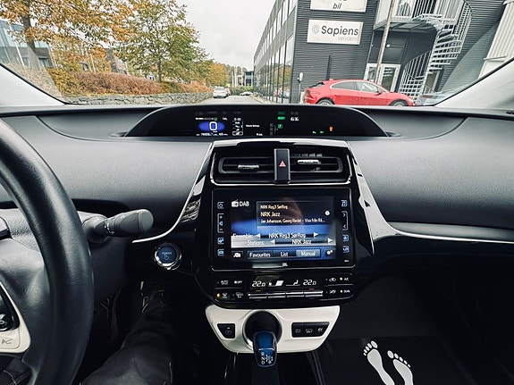Toyota Prius 15 of 30
