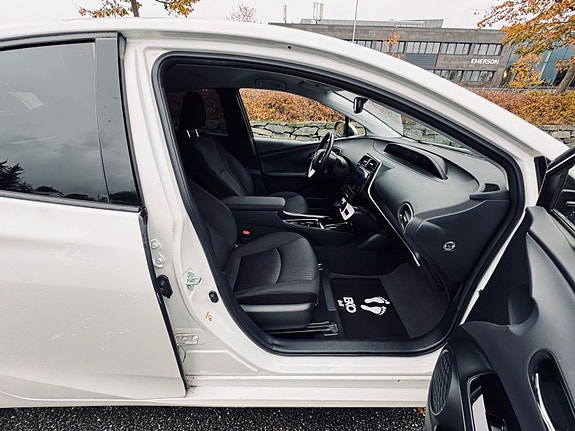 Toyota Prius 18 of 30