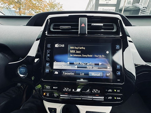 Toyota Prius 14 of 30