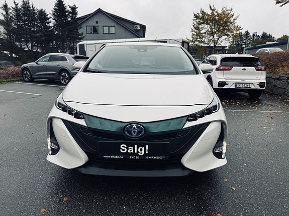 Toyota Prius 5 of 30