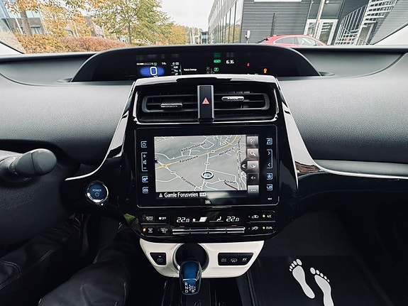 Toyota Prius 12 of 30