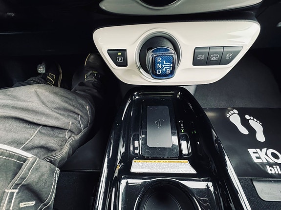 Toyota Prius 17 of 30