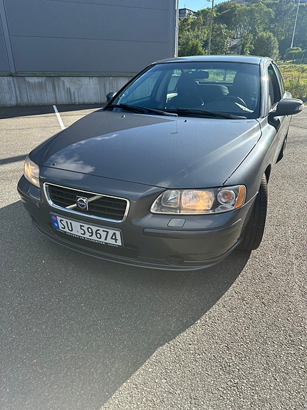 Volvo S60 2 of 9