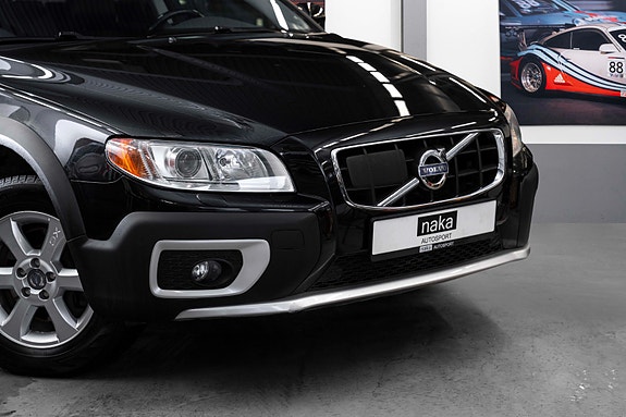 Volvo XC70 2 of 24