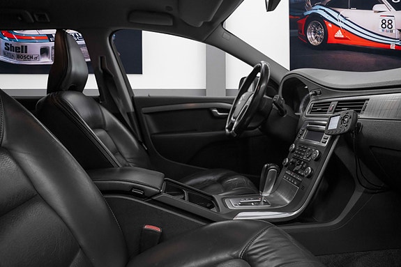 Volvo XC70 12 of 24