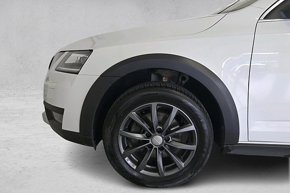 Skoda Octavia Scout 4 of 30