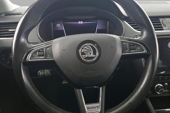 Skoda Octavia Scout 12 of 30