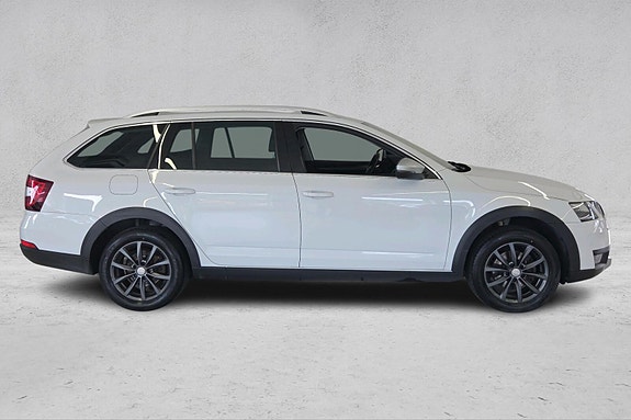 Skoda Octavia Scout 8 of 30
