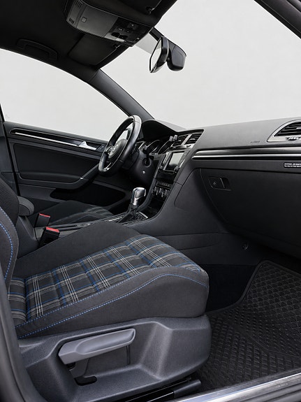 Volkswagen Golf VII 9 of 12
