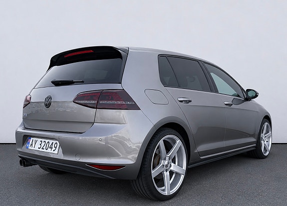 Volkswagen Golf VII 5 of 12