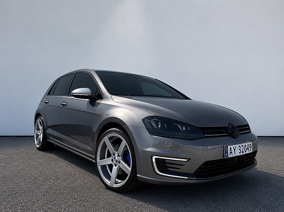Volkswagen Golf VII 2 of 12