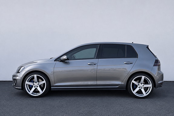 Volkswagen Golf VII 4 of 12