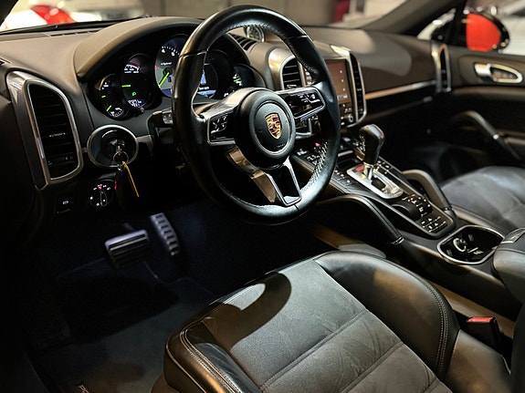 Porsche Cayenne 20 of 30