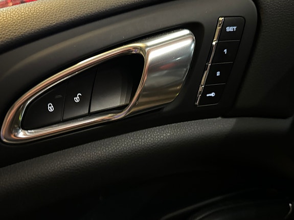 Porsche Cayenne 23 of 30