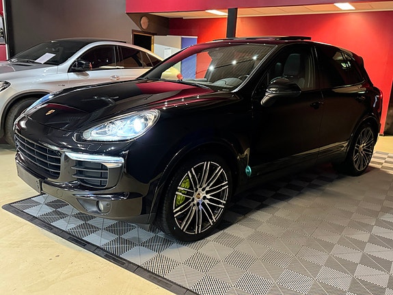 Porsche Cayenne 15 of 30