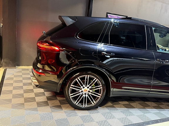 Porsche Cayenne 7 of 30