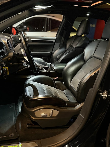 Porsche Cayenne 18 of 30