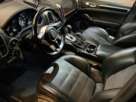 Porsche Cayenne 19 of 30