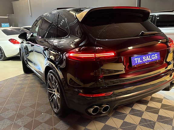 Porsche Cayenne 10 of 30