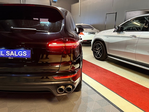 Porsche Cayenne 9 of 30