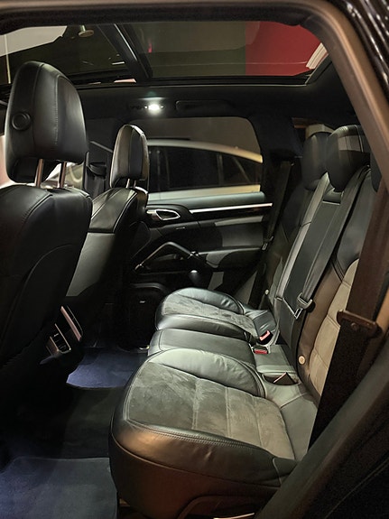 Porsche Cayenne 27 of 30