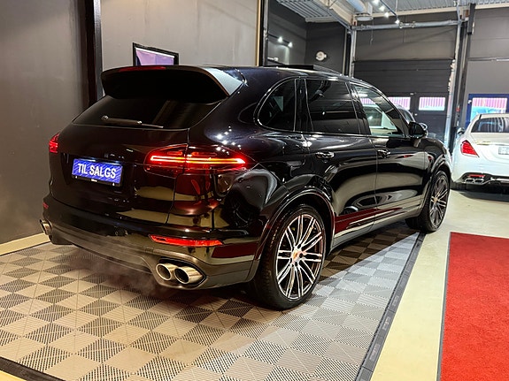 Porsche Cayenne 6 of 30