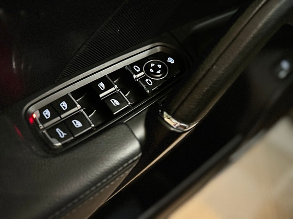 Porsche Cayenne 22 of 30