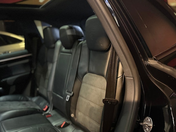 Porsche Cayenne 28 of 30