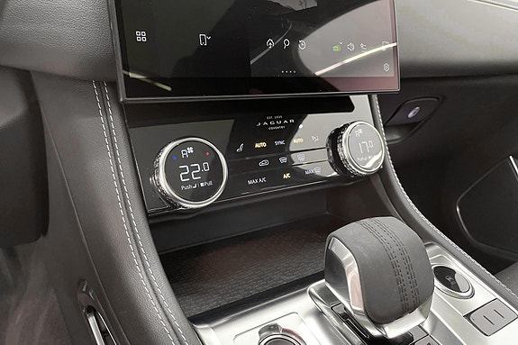 Jaguar F-PACE 12 of 15