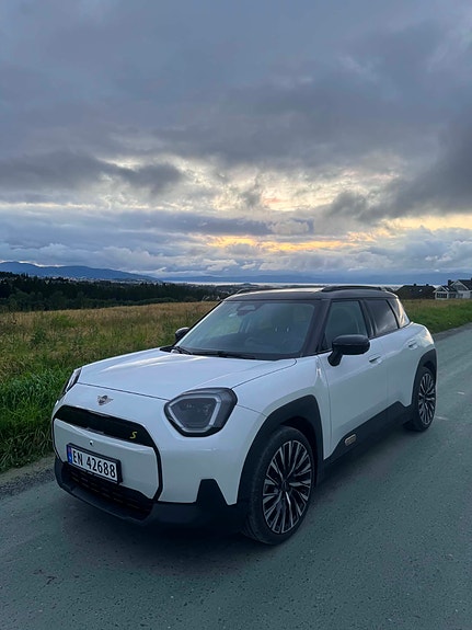 MINI Aceman SE 2 of 9