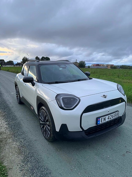 MINI Aceman SE 4 of 9