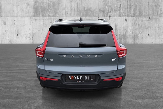 Volvo XC40 7 of 30