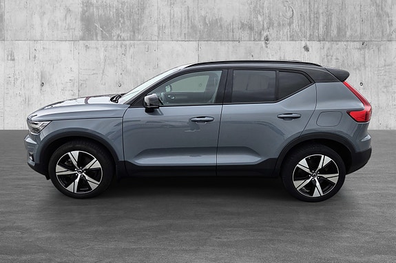 Volvo XC40 4 of 30
