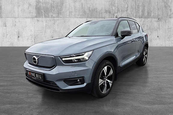 Volvo XC40 2 of 30