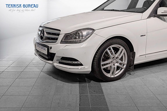 Mercedes-Benz C250 2 of 27