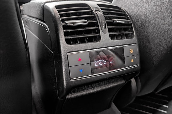 Mercedes-Benz C250 10 of 27