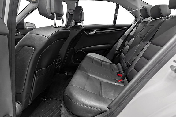 Mercedes-Benz C250 16 of 27