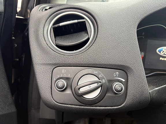 Ford Mondeo 18 of 27