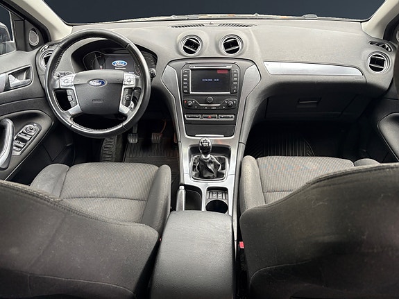 Ford Mondeo 16 of 27