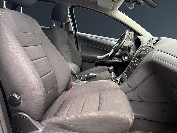 Ford Mondeo 13 of 27