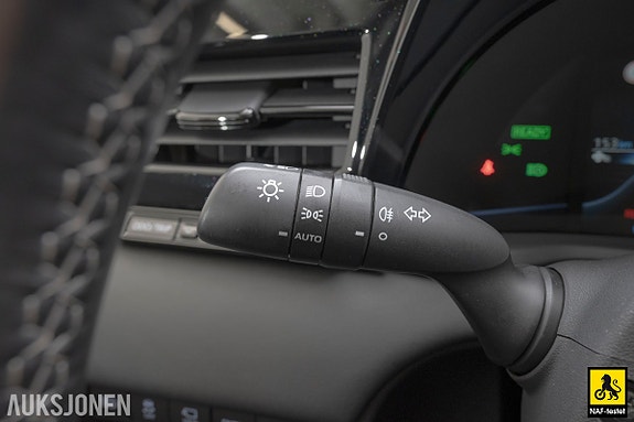Toyota Mirai 24 of 30