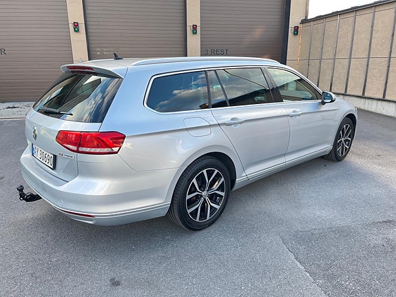 Volkswagen Passat 3 of 17