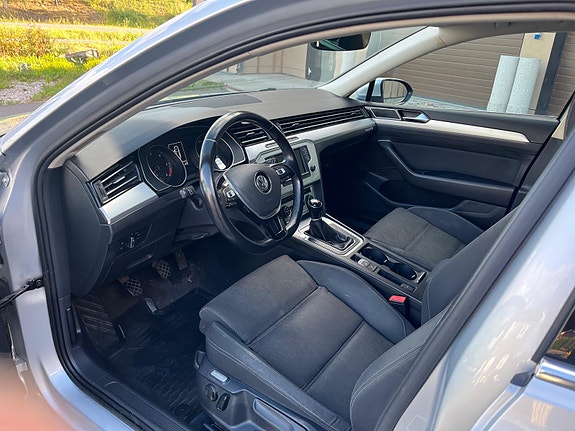 Volkswagen Passat 8 of 17
