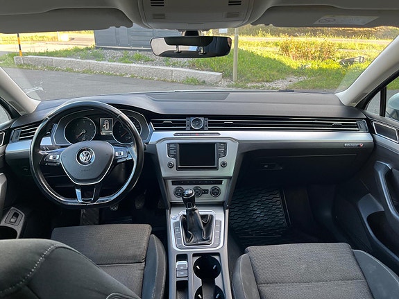 Volkswagen Passat 7 of 17