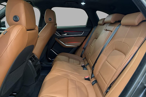 Jaguar F-PACE 12 of 15