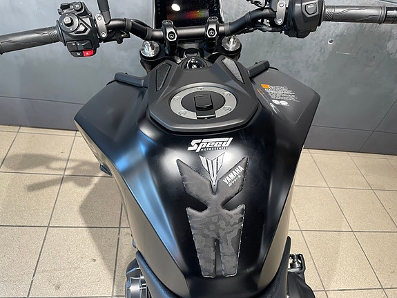 Yamaha MT-09 11 of 14