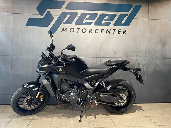 Yamaha MT-09 10 of 14
