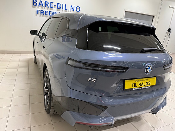 BMW iX 18 of 30
