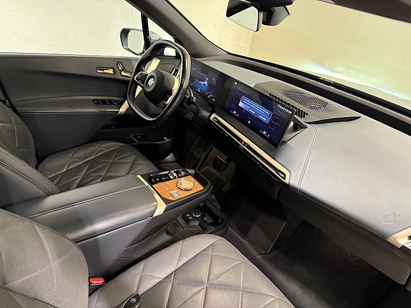 BMW iX 25 of 30