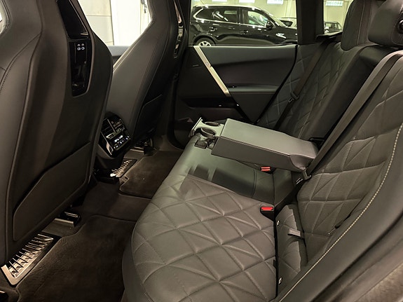 BMW iX 28 of 30